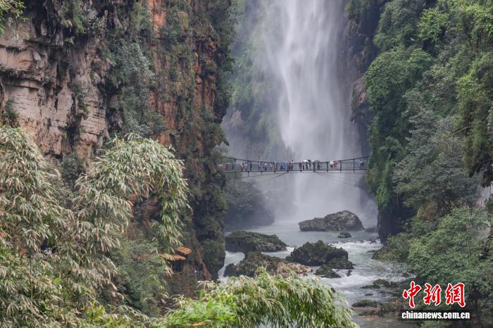 贵州兴义马岭河峡谷风光壮丽