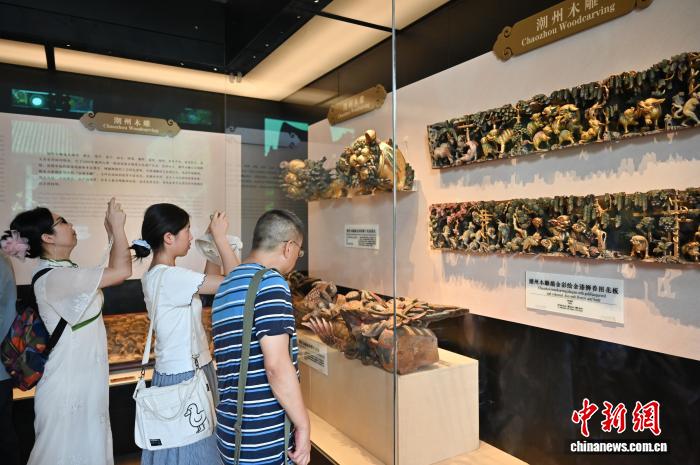 广州:“岭南建筑艺术的明珠”陈家祠暑期人气旺