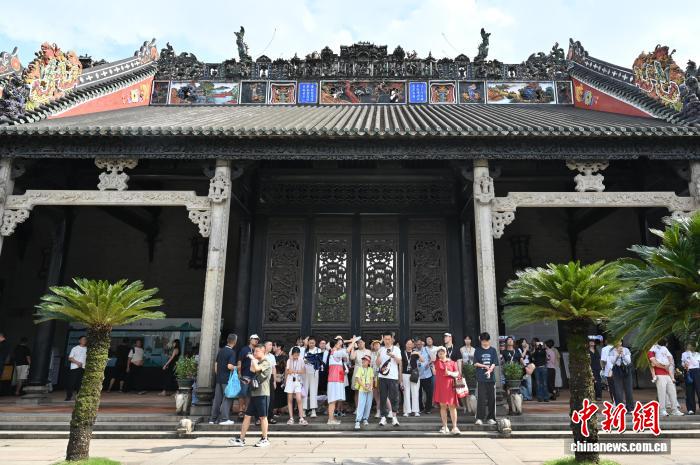 广州:“岭南建筑艺术的明珠”陈家祠暑期人气旺