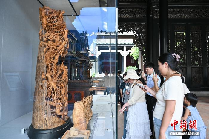 广州:“岭南建筑艺术的明珠”陈家祠暑期人气旺