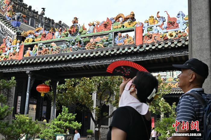 广州:“岭南建筑艺术的明珠”陈家祠暑期人气旺