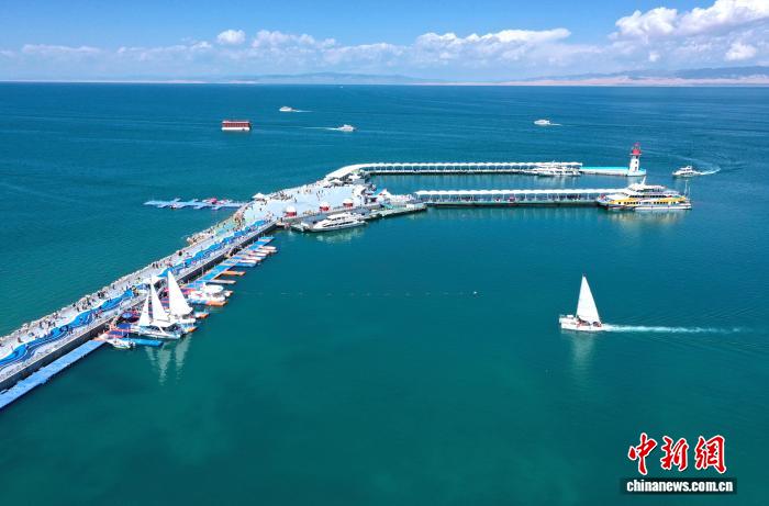 青海湖夏景秀美引客来