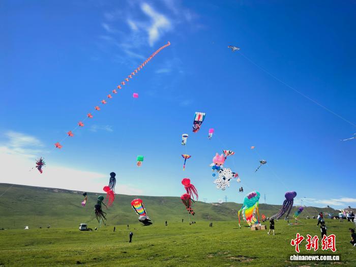 青海西宁:高原天空上演风筝秀 青海西宁:高原天空上演风筝秀