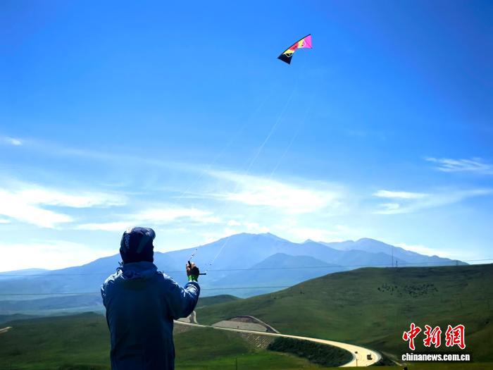 青海西宁:高原天空上演风筝秀