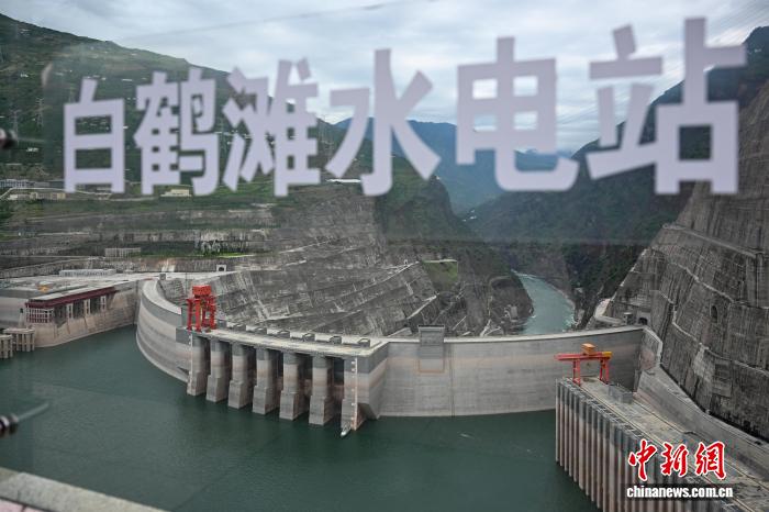 (长江十年行)滚滚长江出云南 绿水青山展新颜