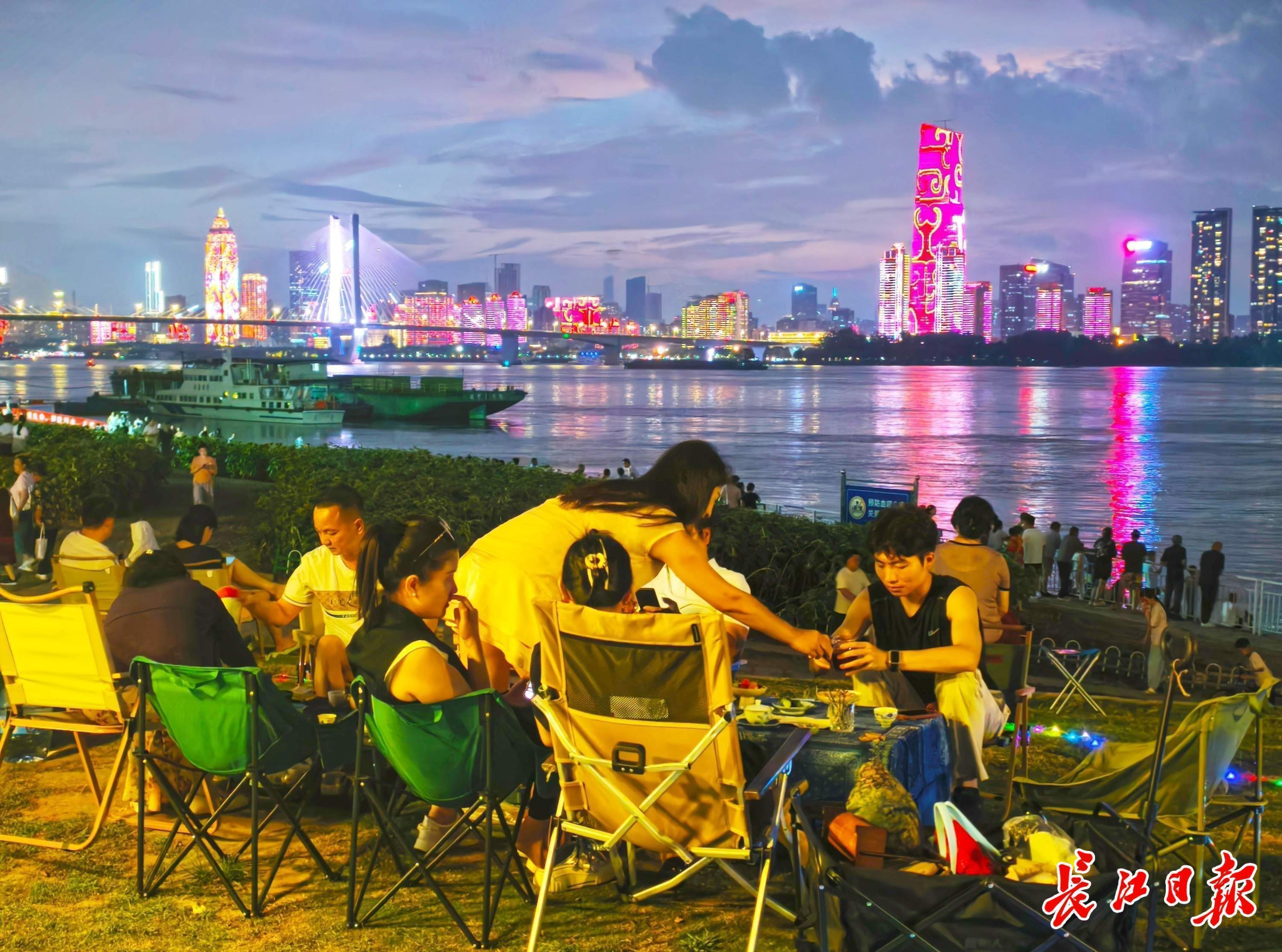 长江十年行 | 有一种幸福叫“走,去江边” 长江十年行 | 有一种幸福叫“走,去江边”