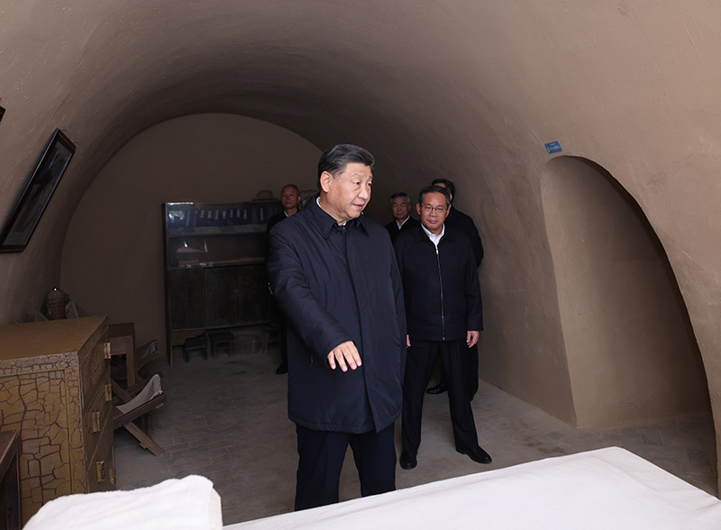 天天学习|“窑洞之问”今再答 2022年10月27日,习近平总书记在杨家岭参观毛泽东旧居。