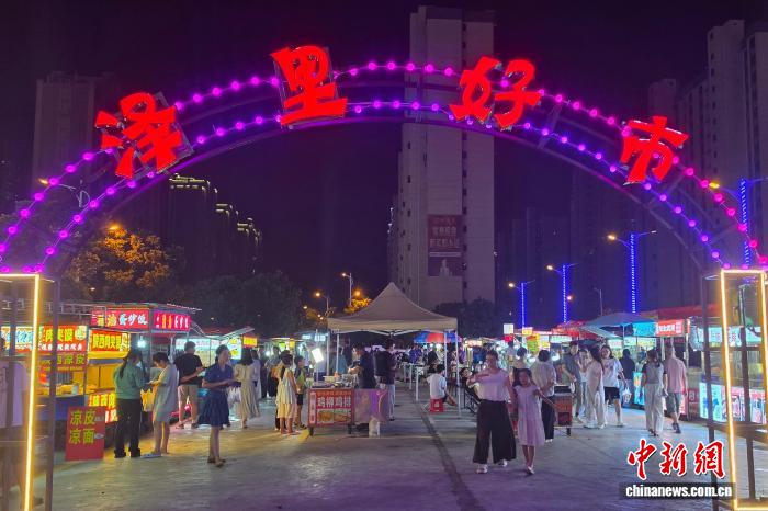 从“流动摊”到“暖心市” 江西彭泽点亮“夜经济”