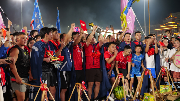 青春华章 “超”燃中国｜大山里的“足球狂欢节”！一位加勒比小哥的“村超”奇遇记 青春华章 “超”燃中国｜雪山脚下“最炫民族风”！一位中亚女孩的高原见闻录 青春华章 “超”燃中国｜现代版“姑苏繁华图”！一位俄罗斯小伙的Citywalk“穿越”记