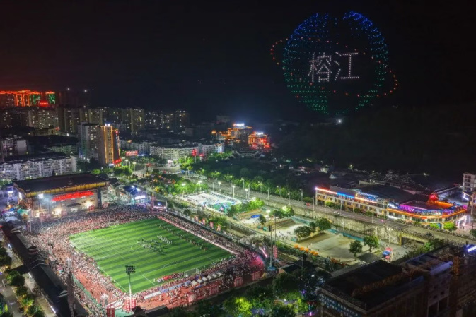 青春华章 “超”燃中国｜大山里的“足球狂欢节”！一位加勒比小哥的“村超”奇遇记 青春华章 “超”燃中国｜雪山脚下“最炫民族风”！一位中亚女孩的高原见闻录 青春华章 “超”燃中国｜现代版“姑苏繁华图”！一位俄罗斯小伙的Citywalk“穿越”记