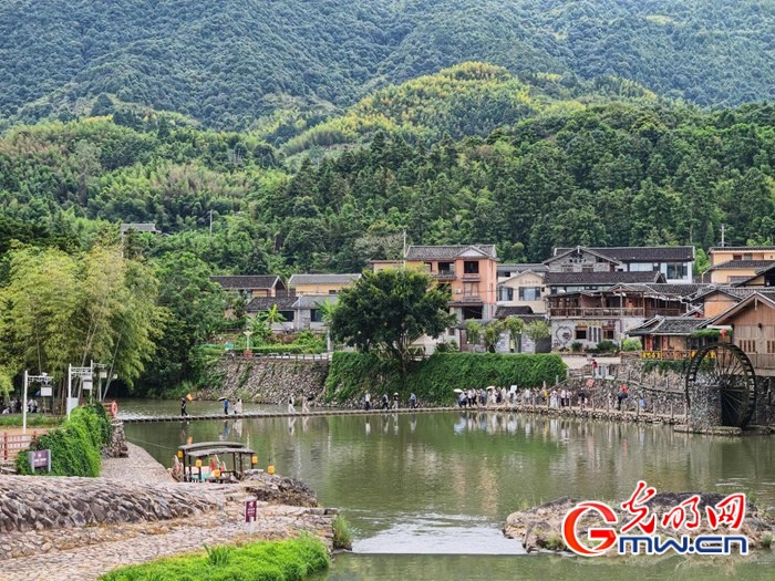 【活力中国调研行】福建南靖:“歌声一响,土楼就有了心跳” 【活力中国调研行】福建南靖:“歌声一响,土楼就有了心跳”
