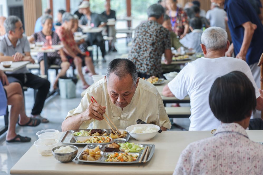数览中国脉动丨超400万人次的“食”事,为谁而暖?