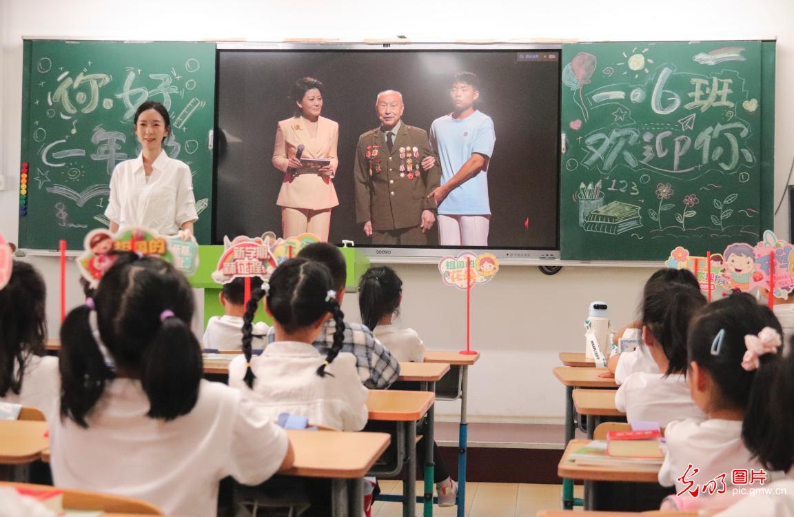 开学第一课上新！多彩思政课让青少年读懂家国情怀