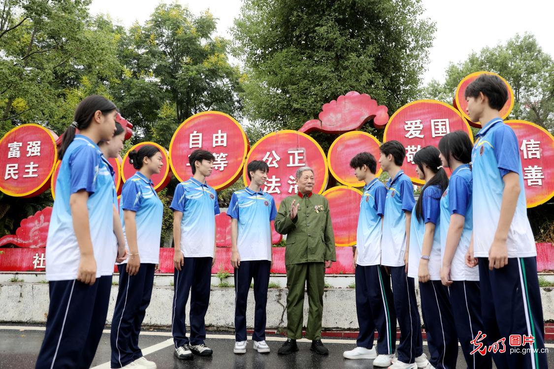 开学第一课上新！多彩思政课让青少年读懂家国情怀