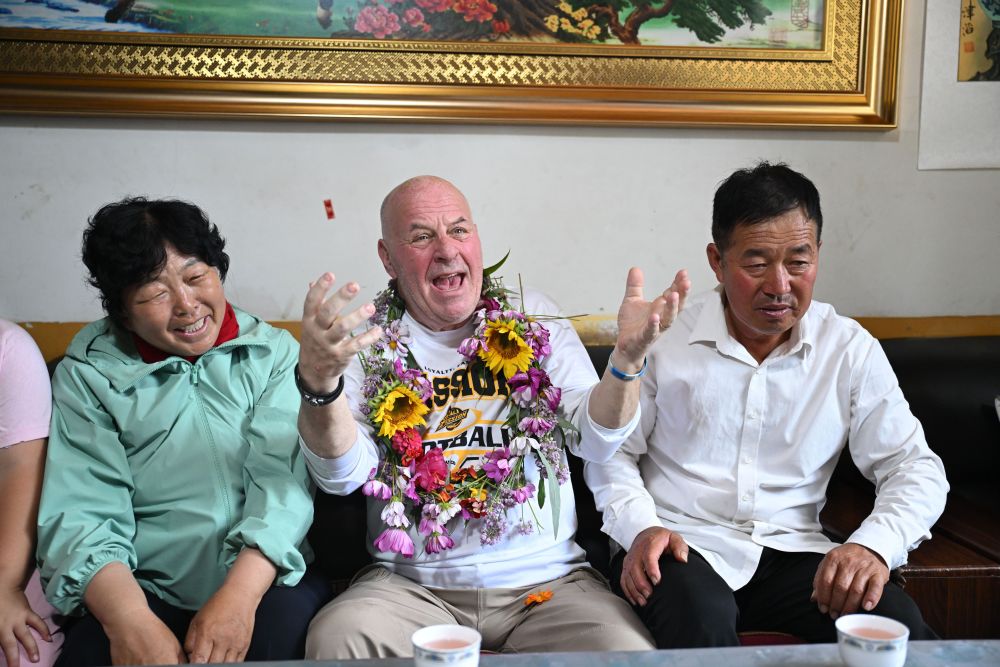 一树扎根沙地 “赛考斯”的惜别与守望 一树扎根沙地 “赛考斯”的惜别与守望