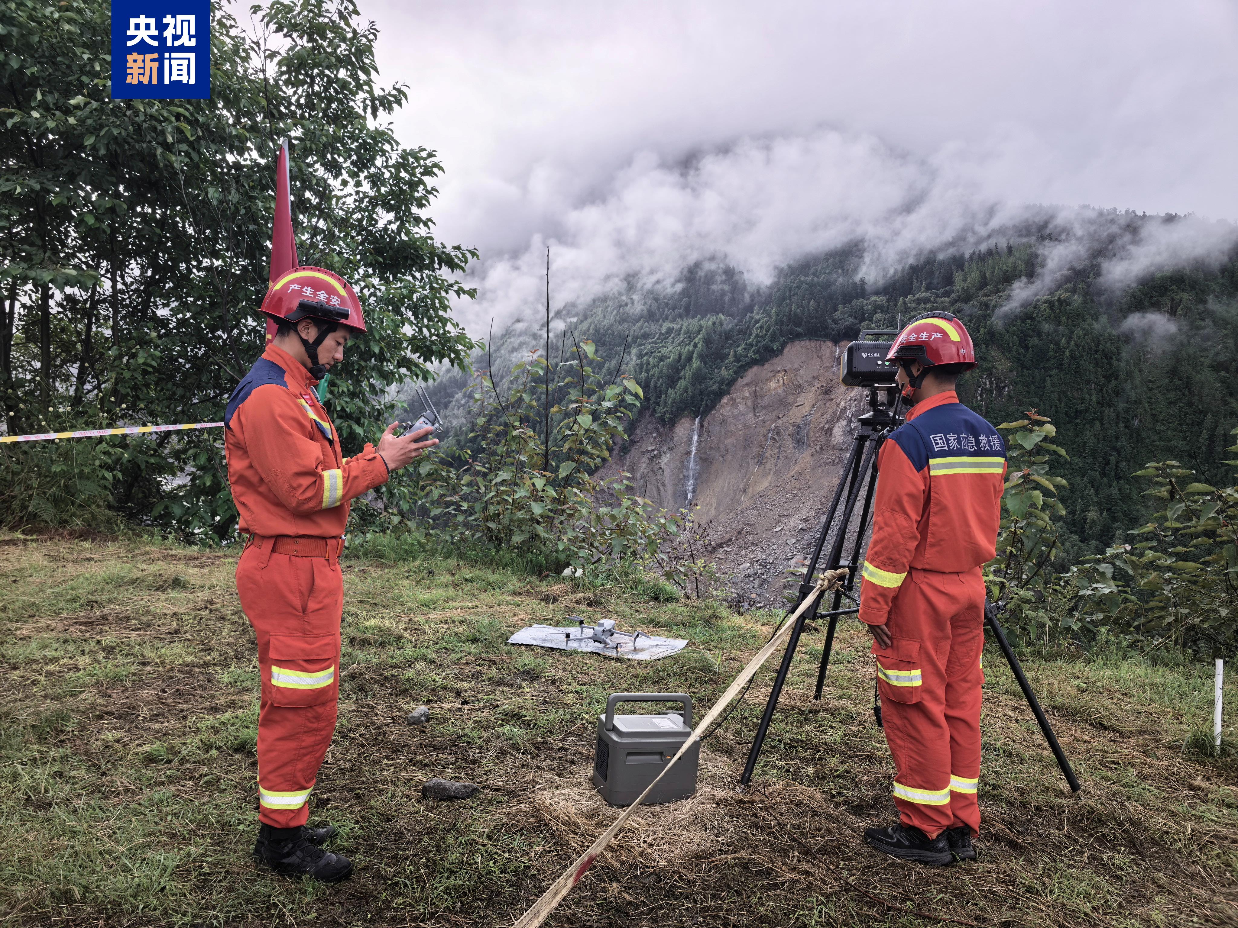应急管理部调派央企力量全力支持吉隆泥石流灾害抢险救援