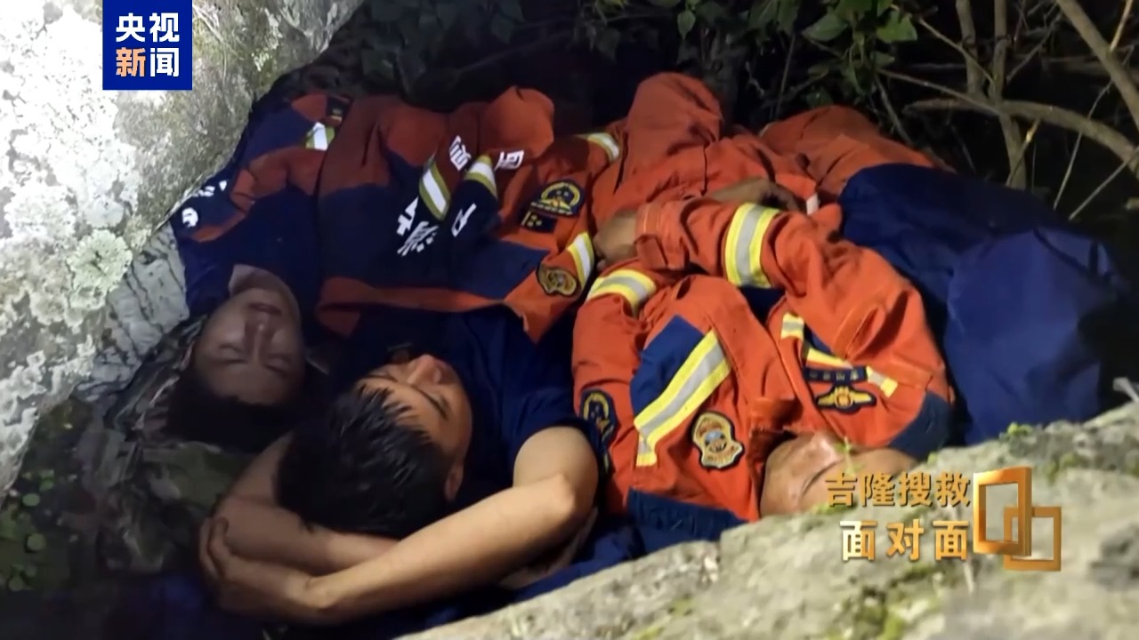 面对面丨总台记者深入吉隆受灾核心区 还原一线人员救援细节