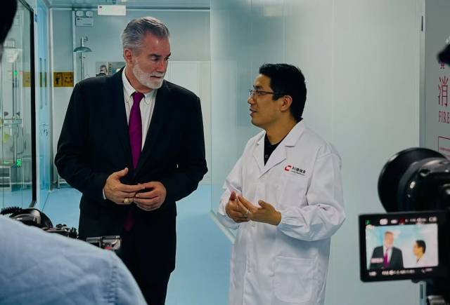 深度专访｜“现实比你想象的更伟大”，美国学者法尔和他听见的广州“心跳”