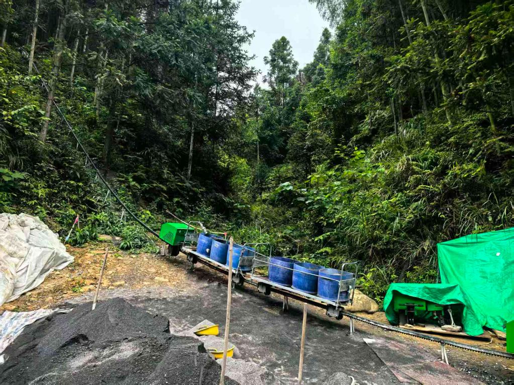 喀斯特群山间架起“电力天路”——渝黔背靠背联网工程贵州侧建设见闻