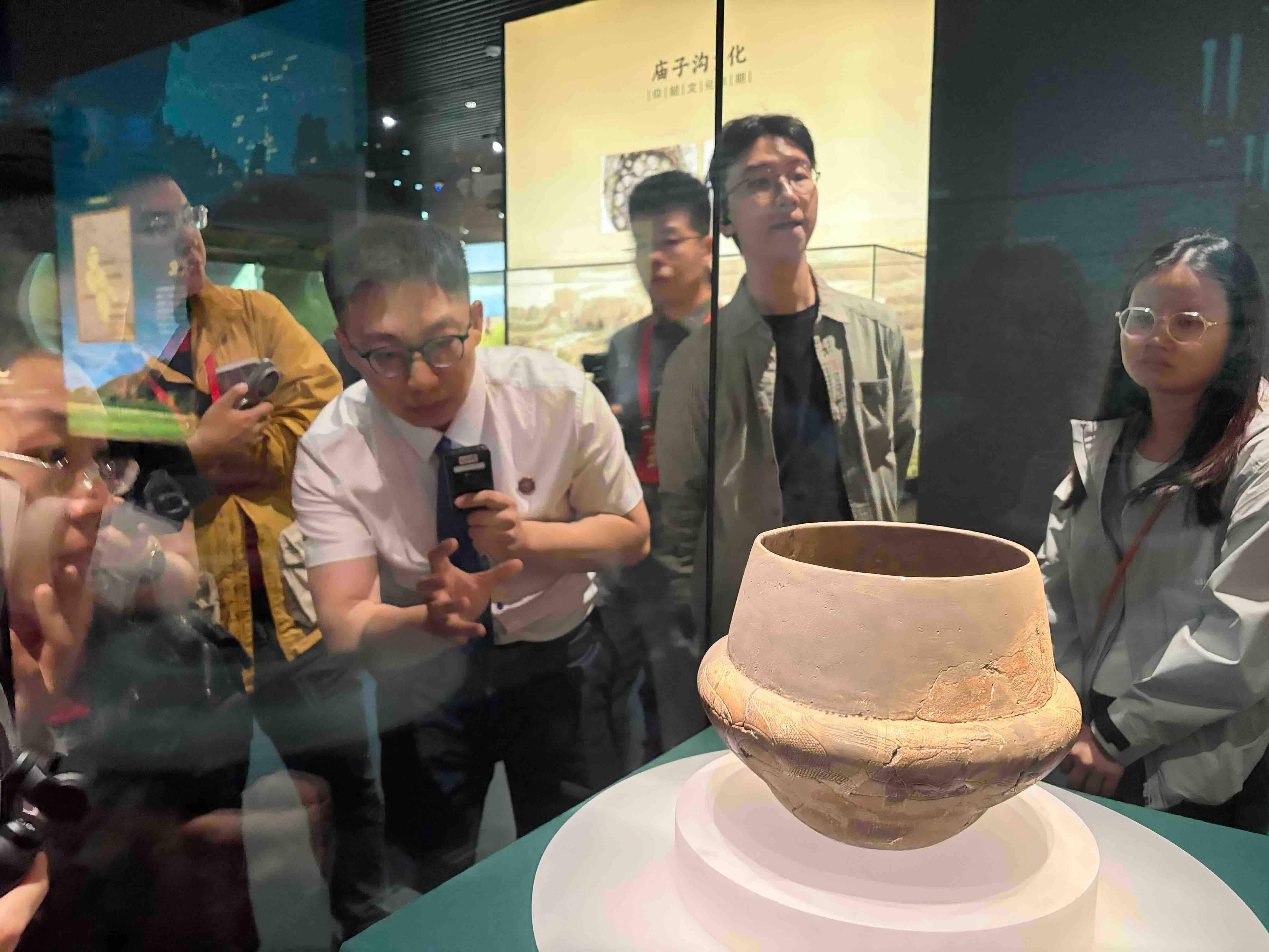 铸牢共同体 中华一家亲丨在内蒙古博物院,读懂“中华一家亲”的文物注脚