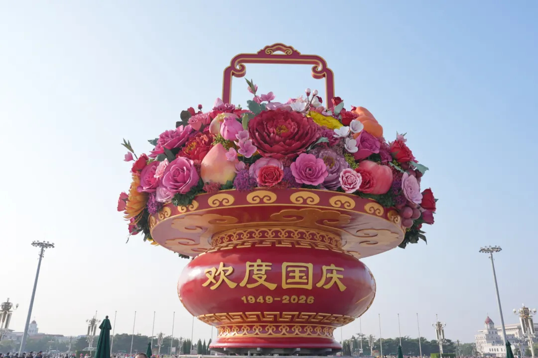 今天凌晨,天安门广场大花篮,亮相了!