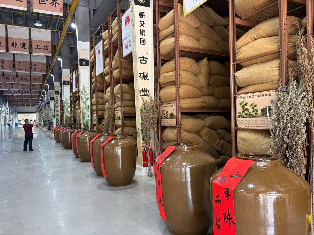 活力中国调研行丨一尾鱼、一株艾、一颗球——从湖北看中国乡村振兴的路径