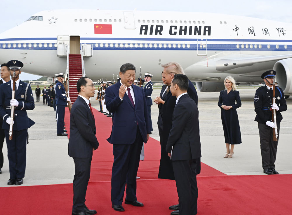 美国总统首次赴机场迎接中国国家主席 美国总统首次赴机场迎接中国国家主席