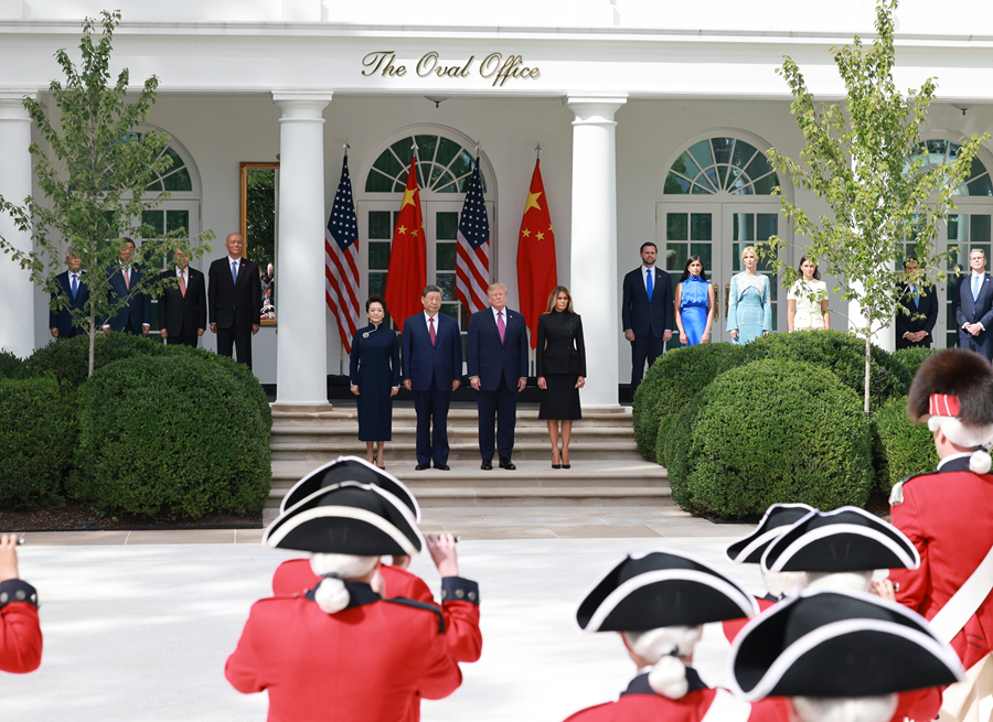 习近平出席美国总统特朗普在白宫举行的欢迎仪式