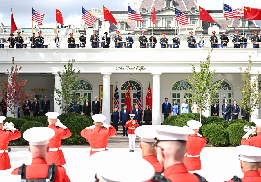 习近平出席美国总统特朗普在白宫举行的欢迎仪式