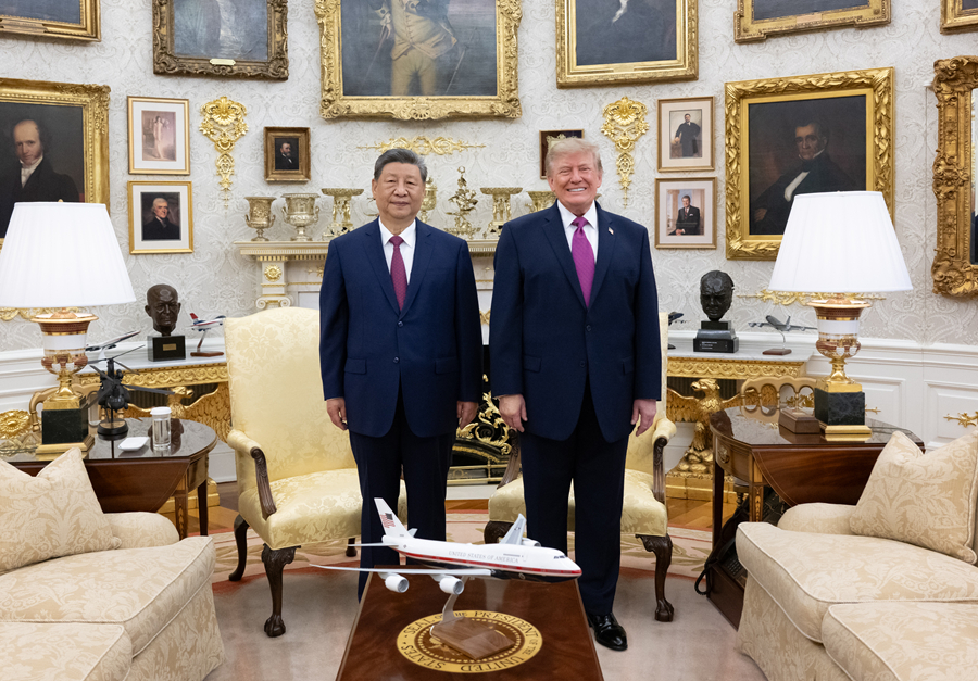 习近平出席美国总统特朗普在白宫举行的欢迎仪式