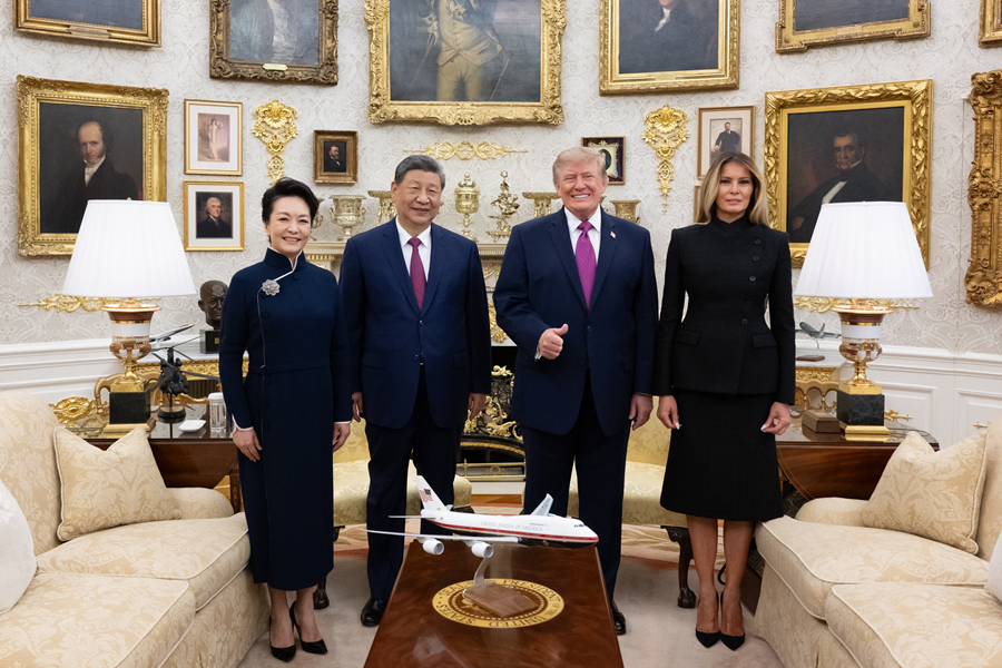 习近平出席美国总统特朗普在白宫举行的欢迎仪式