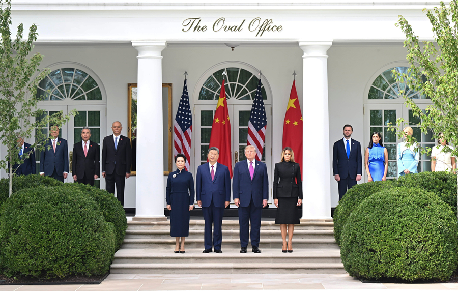 习近平出席美国总统特朗普在白宫举行的欢迎仪式