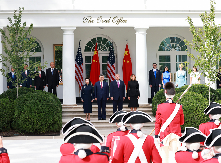 习近平出席美国总统特朗普在白宫举行的欢迎仪式
