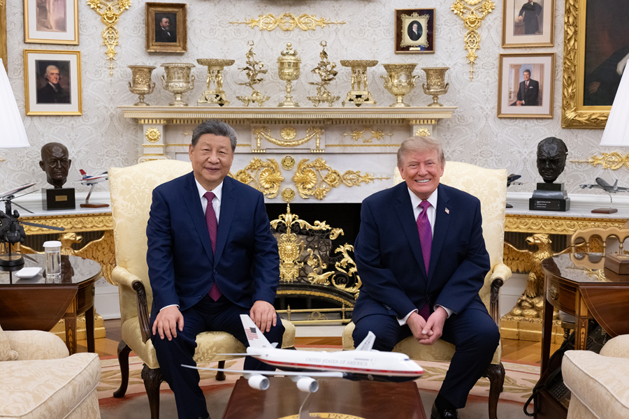 习近平出席美国总统特朗普在白宫举行的欢迎仪式