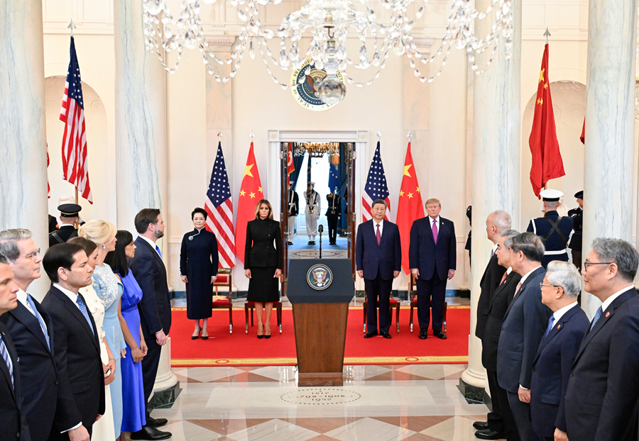 习近平出席美国总统特朗普在白宫举行的欢迎仪式