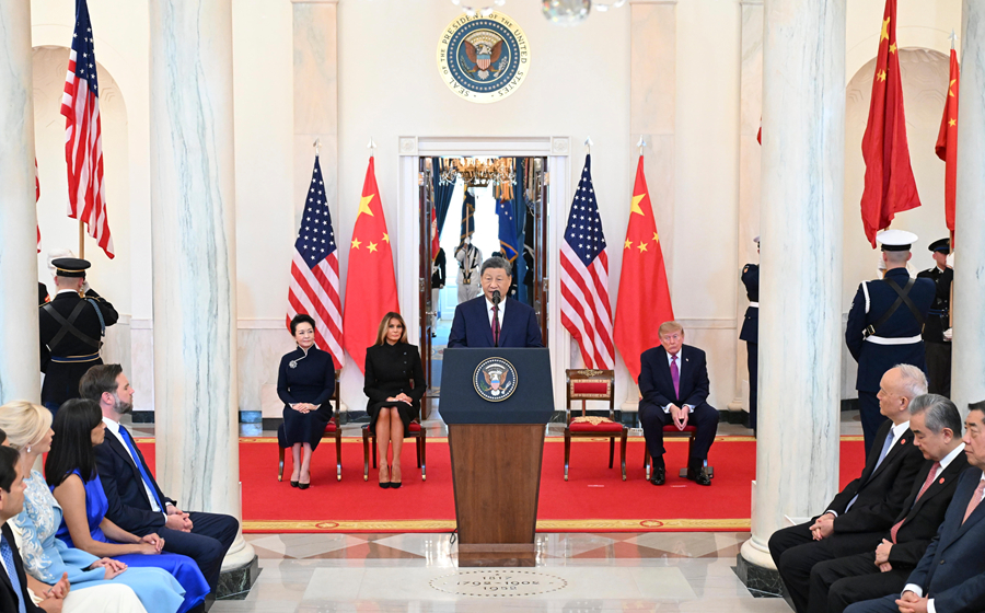 习近平出席美国总统特朗普在白宫举行的欢迎仪式