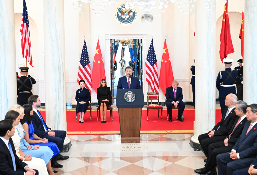 习近平出席美国总统特朗普在白宫举行的欢迎仪式