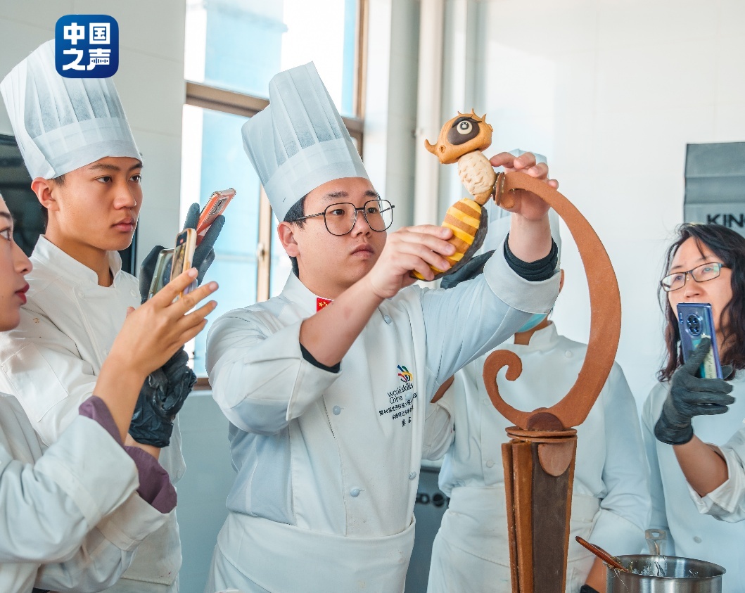 时光里丨“95后”面包师把中国故事揉进面团里