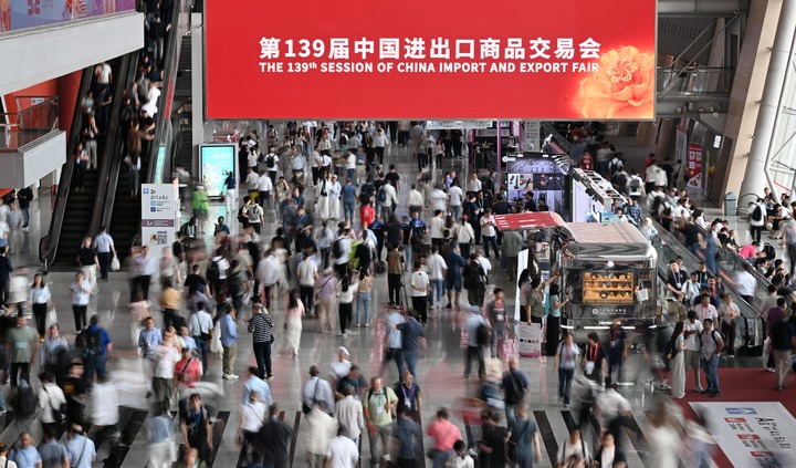 山河壮阔启新程——献给人民共和国77周年华诞