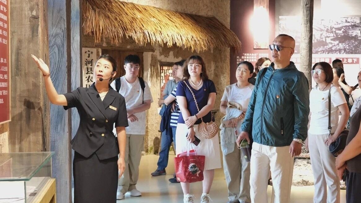 追光的你|跨越红色“大门” 续写永不褪色的“星火”故事