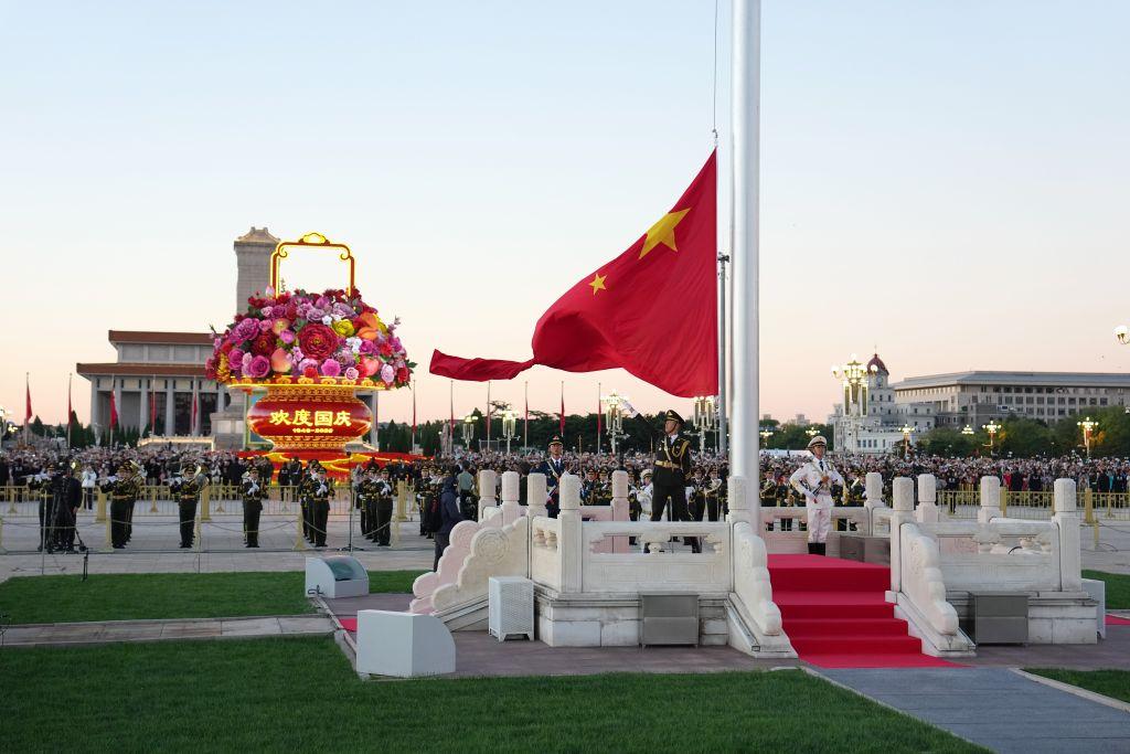 一抹中国红,见证跨越时代的奔赴