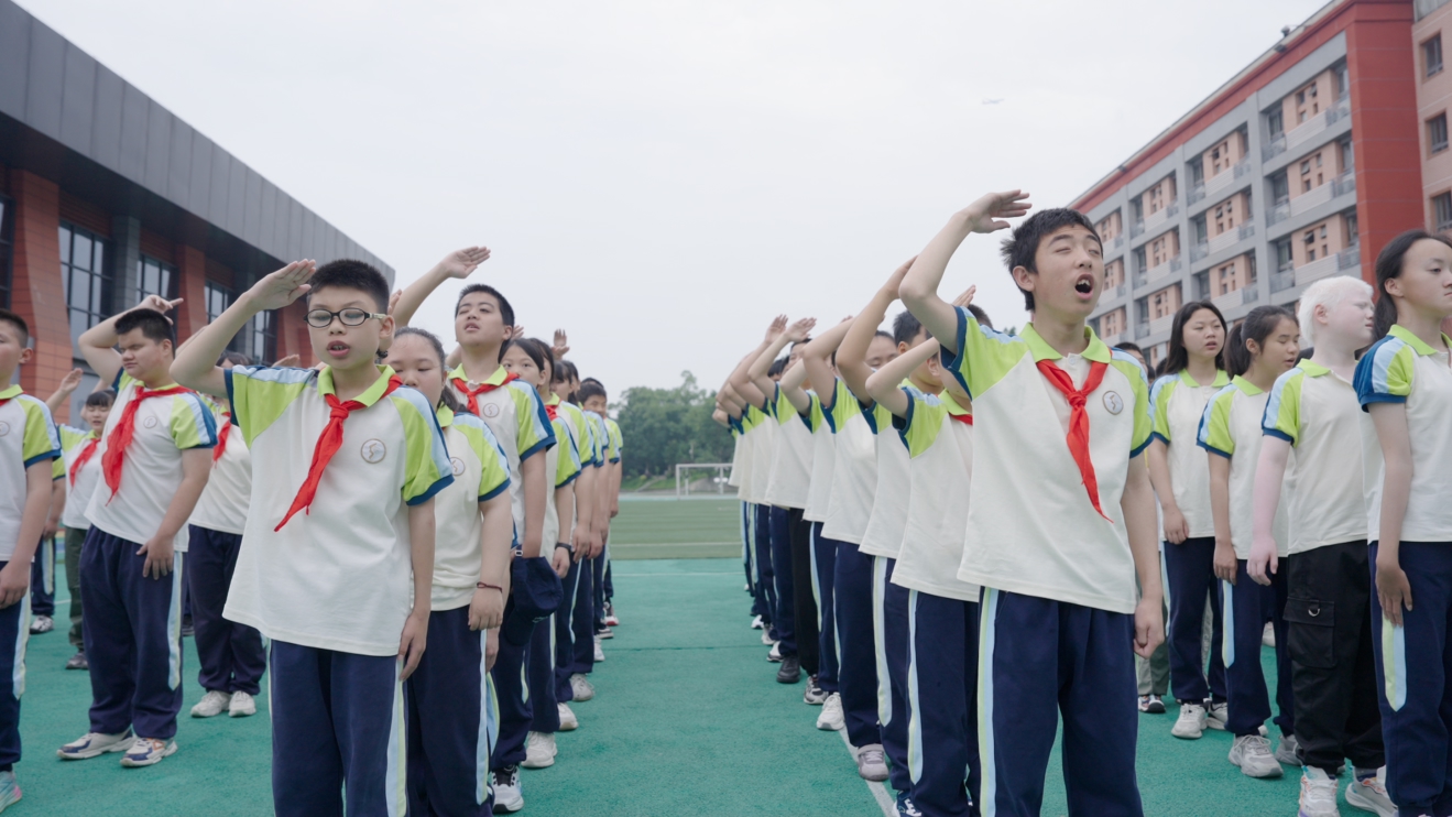 百面重庆|让视障孩子“看见”国旗 特教老师的十年坚守