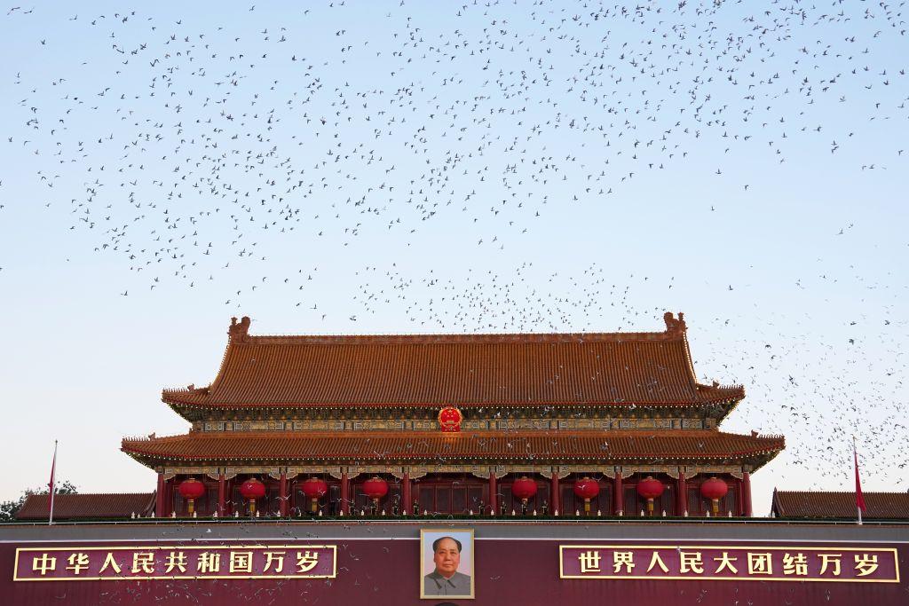 一抹中国红,见证跨越时代的奔赴