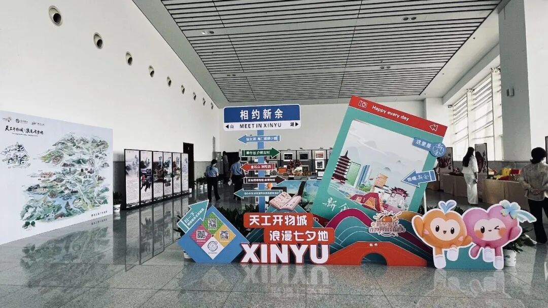 我的铁路风景|候车室里搭“文化集市”,将赣西三地风光送到旅客身边!