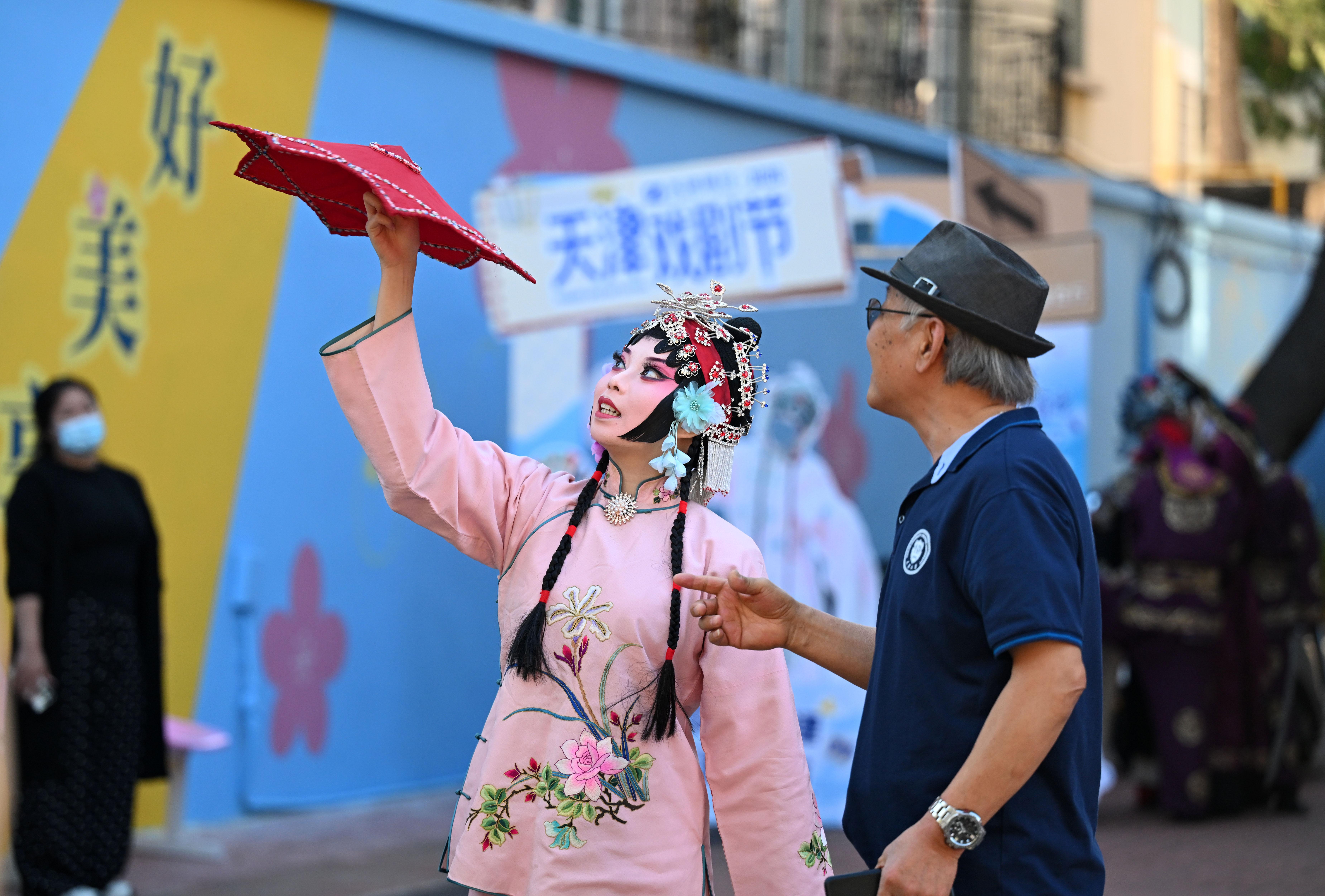 文化中国行|城市作舞台 众客入戏来