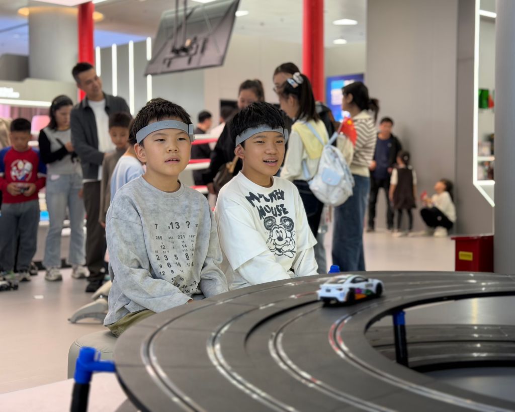 从“看风景”到“探未来”,科技游“点亮”假日文旅新体验