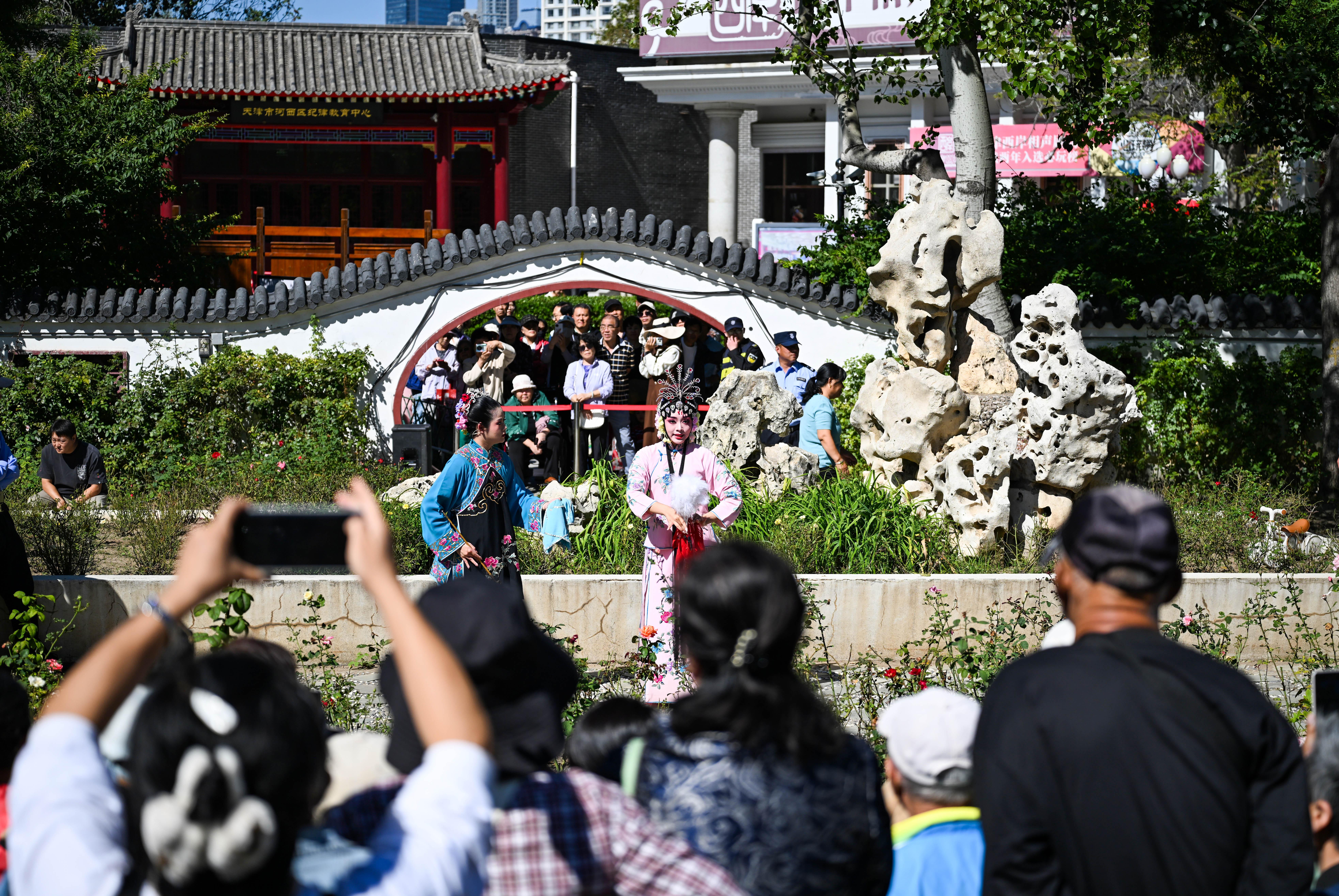 文化中国行|城市作舞台 众客入戏来
