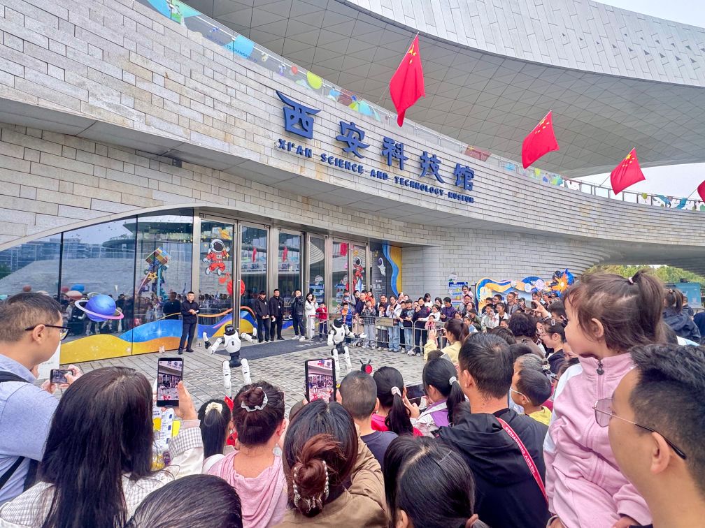 从“看风景”到“探未来”,科技游“点亮”假日文旅新体验