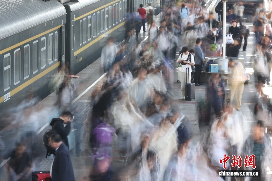 中国交通运输部:2026年国庆假期 全社会跨区域人员流动量21.42亿人次 中国交通运输部:2026年国庆假期 全社会跨区域人员流动量21.42亿人次