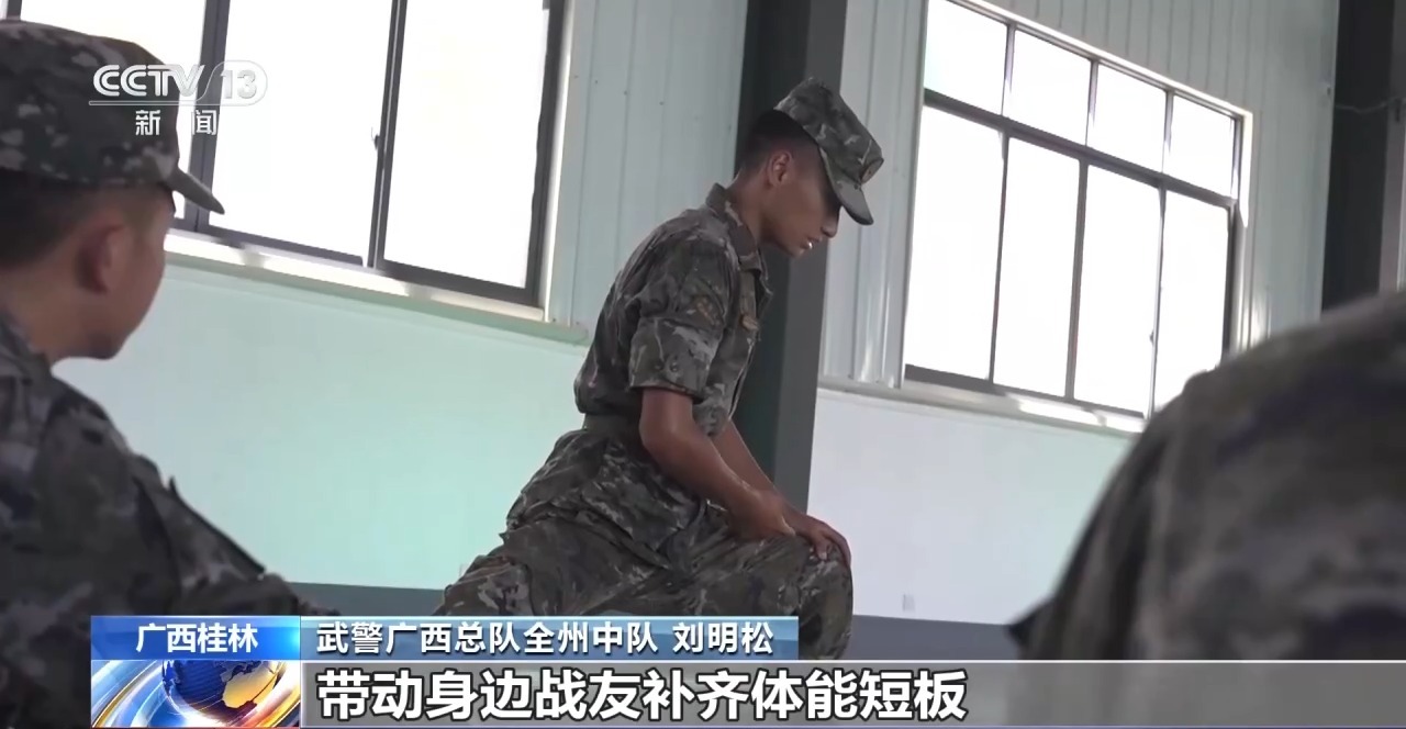 接过先辈血染钢枪 他们在红色热土砺尖兵